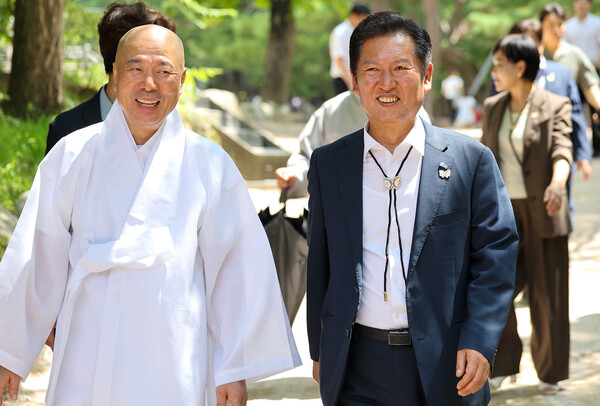 ▲ 경주 불국사 찾은 정청래 대표. /뉴시스