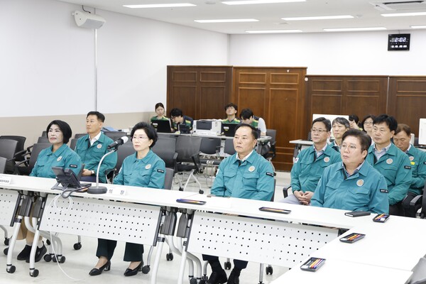 ▲ 양천구의회 의원들 '2025년 을지연습' 전시종합상황실 방문 모습.