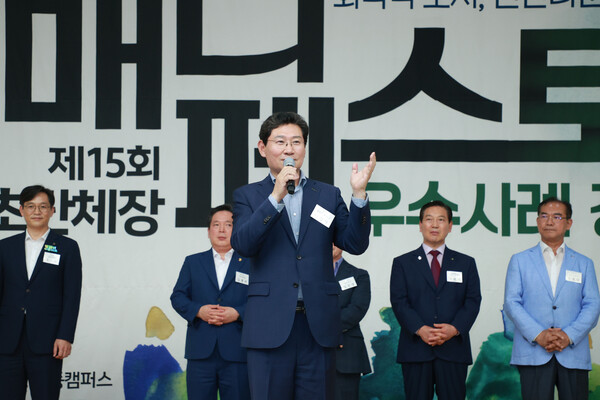 ▲ 지난 7월 23일 이상일 용인특례시장이 안동 국립경국대학교에서 열린 매니페스토 경진대회 개회식에 참석해 인사말을 하고 있다.
