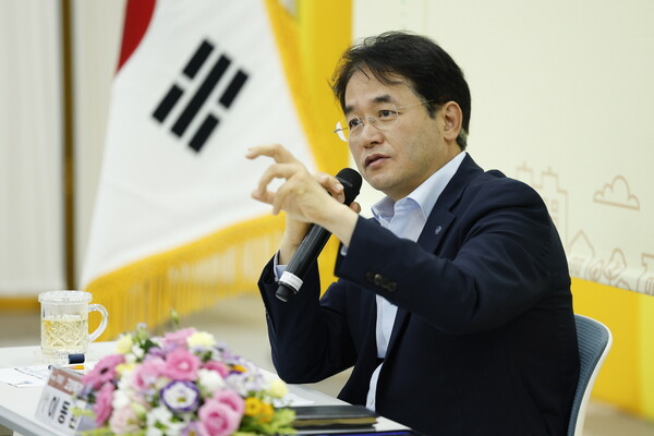 ▲ 이동환 고양특례시장이 동 소통간담회의에서 발언하고 있다.