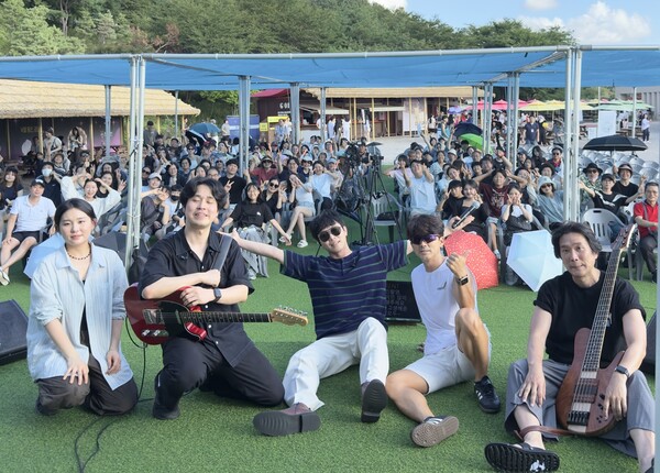 ▲ 광명동굴 청춘 버스킹 야외 콘서트.