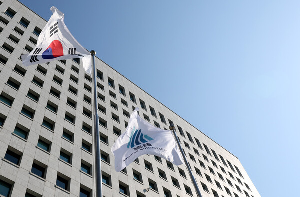 ▲ 서울 서초구 대검찰청사에서 태극기와 검찰깃발이 바람에 나부끼고 있다. /뉴시스