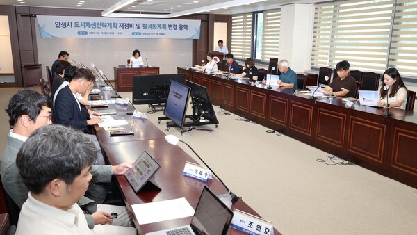 ▲ '도시재생 전략계획 재정비 및 활성화계획 변경용역' 착수보고회 개최 모습.
