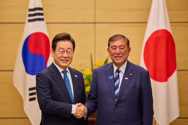 ▲ 이재명 대통령, 이시바 총리와 소인수 정상회담 기념촬영 모습. /뉴시스