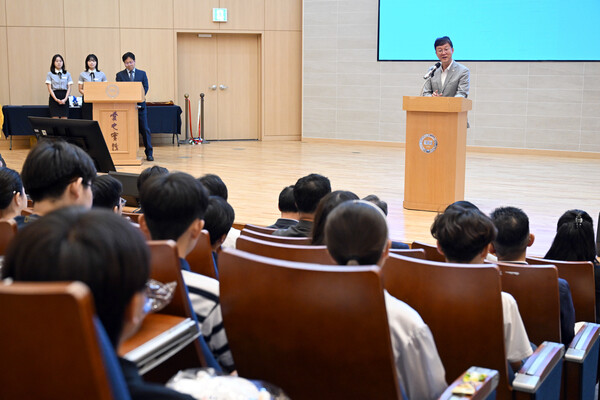 ▲ 이민근 안산시장이 한양대학교 에리카(ERICA) 영재교육센터 개소식에서 인사말을 하고 있다.