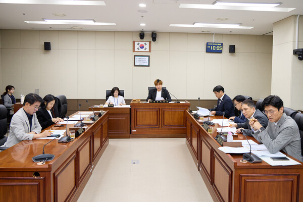 ▲ 용인특례시의회 의회운영위원회 회의 개최 모습.