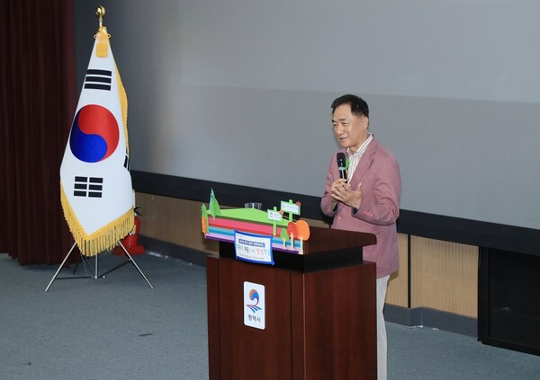 ▲ 기조연설을 하고 있는 정장선 평택시장.
