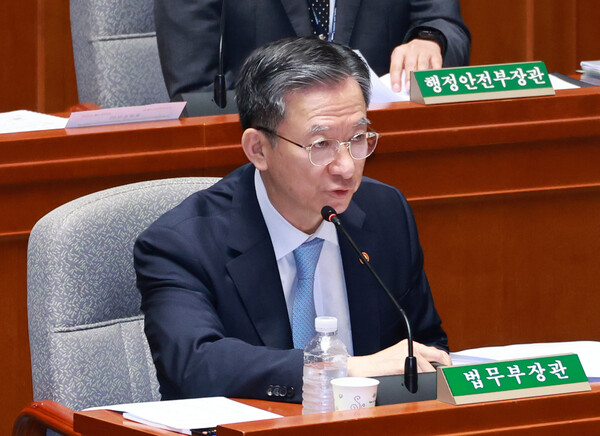 ▲ 정성호 법무부 장관이 26일 오전 서울 여의도 국회에서 열린 예산결산특별위원회 제2차 전체회의에서 질의에 답하고 있다. /뉴시스