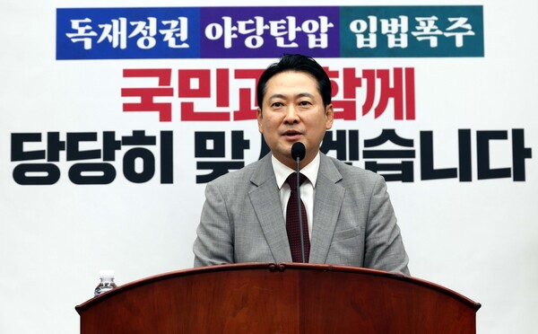 ▲ 장동혁 국민의힘 대표가 27일 서울 여의도 국회에서 열린 의원총회에서 발언을 하고 있다. /뉴시스