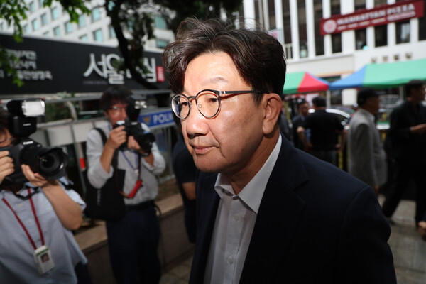 ▲ 권성동 국민의힘 의원이 14일 오전 서울 여의도 중앙당사에서 열린 긴급의원총회에 참석하고 있다. /뉴시스