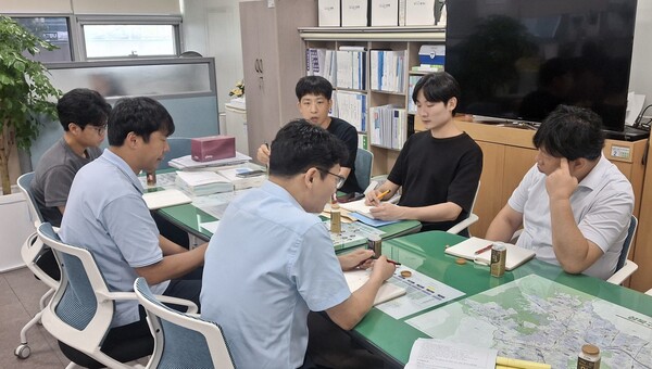 ▲ 8월 29일 성북구청 교통행정과에서 현장민원 처리 협력을 위한 ‘찾아가는 현장부서 간담회’가 진행되고 있다.