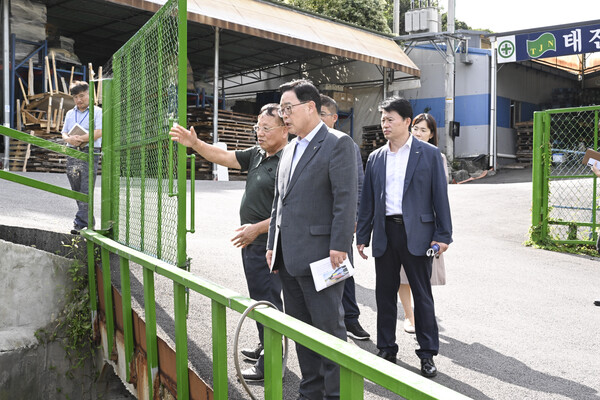 ▲ 강수현 양주시장 태진산업 방문 모습.