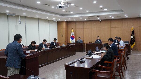▲ 이천시의회 제255회 임시회 폐회 중 제1차 의회운영위원회 개최 모습.