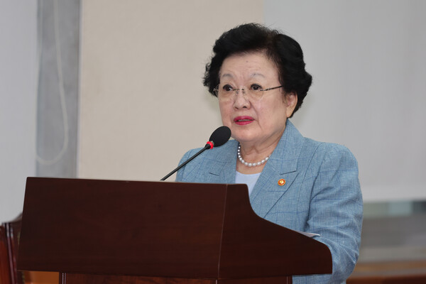 ▲ 이배용 국가교육위원장이 지난달 25일 서울 여의도 국회 교육위원회 전체회의에서 발언하는 모습. /뉴시스