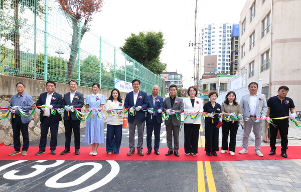 ▲ 인천광역시교육청, 인천약산초등학교 통학로 개선 개통식 개최 모습.