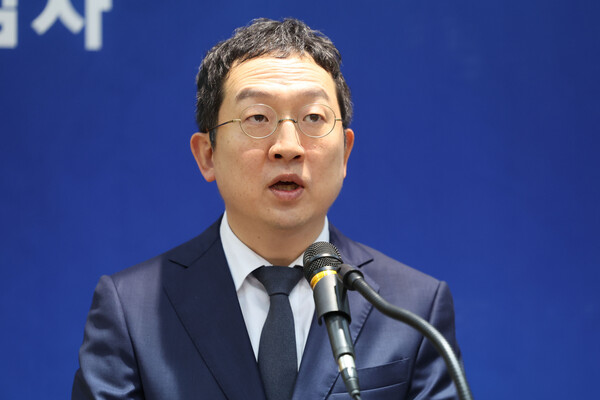 ▲ 정민영 순직 해병 특검 특검보가 4일 오전 서울 서초구 이명현 순직 해병 특별검사 사무실에서 정례 브리핑을 하고 있다. /뉴시스