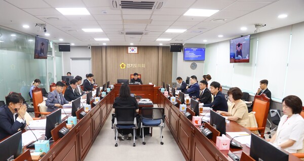 ▲ 경기도의회 운영위원회 제386회 임시회 제1차 회의 개최 모습.
