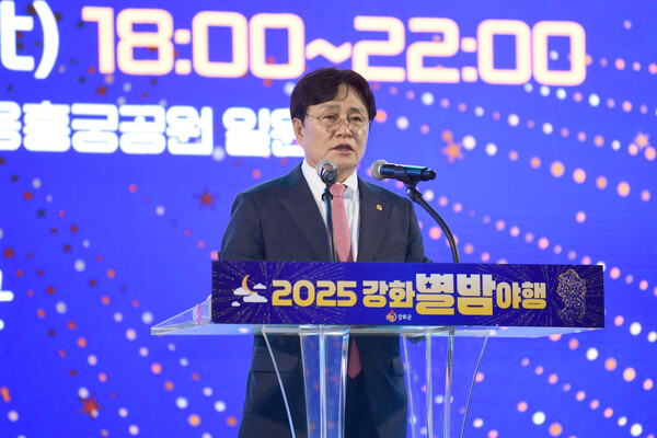 ▲ 강화군 ‘강화별밤야행(夜行)’ 축제서 인사말 전하는 박용철 군수.