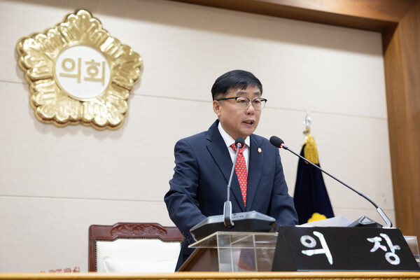 ▲ 윤창철 의장이 제380회 임시회 제1차 본회의를 주재하고 있다.