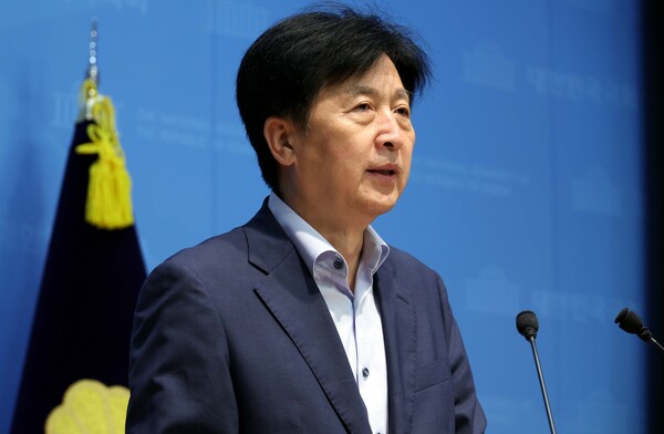 ▲ 오기형 더불어민주당 의원이 7일 오전 서울 여의도 국회 소통관 열린 ‘미국 이민 당국의 한국 기업 직원 구금’ 관련 기자회견에서 한미동맹과 대미투자 요구에 상응한 대우를 촉구하는 발언을 하고 있다. /뉴시스