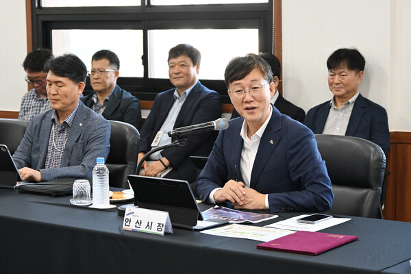 ▲ 이민근 안산시장이 GS반월열병합발전에서 열린 현장간부회에서 발언을 하고 있다.