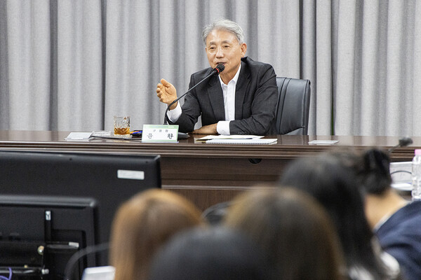 ▲ 소통 간담회 가지는 윤환 계양구청장.