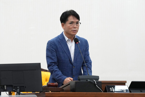 ▲ 하남시의회 금광연 의장이 제342회 임시회 제1차 본회의에서 개회사를 하고 있다.