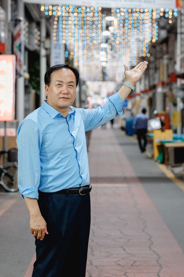 ▲ 이권재 오산시장 '오산오색시장 안전·경관조명 점등식' 참석 모습.