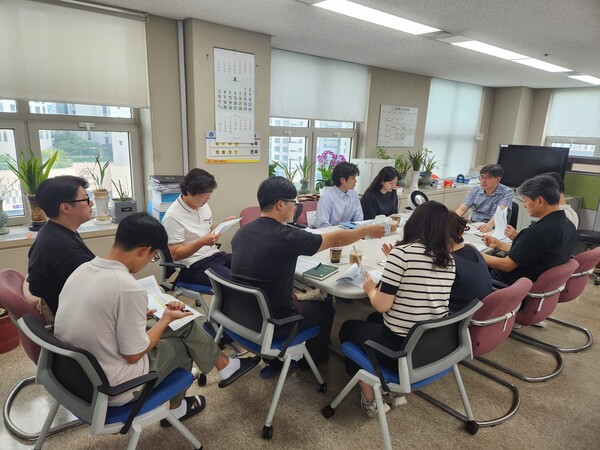 ▲ 부천시 공사비 절감 위한 전담팀 회의 개최 모습.
