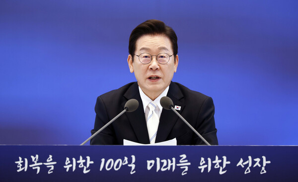 ▲ 이재명 대통령이 11일 청와대 영빈관에서 열린 취임 100일 기자회견 '회복을 위한 100일, 미래를 위한 성장'에서 모두발언을 하고 있다. /뉴시스