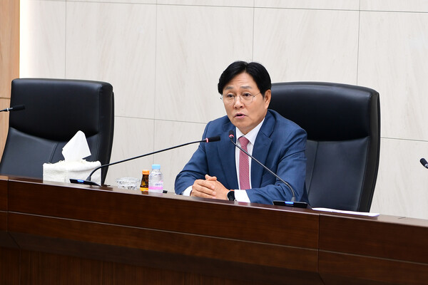 ▲ 전문건설업 간담회에서 발언하는 박용철 군수.