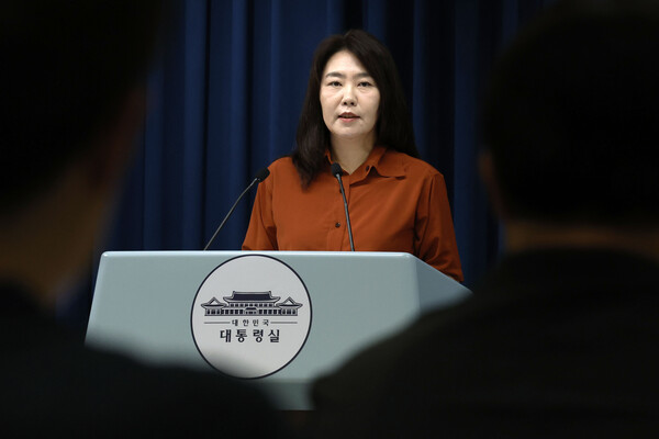 ▲ 강유정 대변인이 14일 서울 용산 대통령실 청사에서 현안 관련 브리핑을 하고 있다. /뉴시스