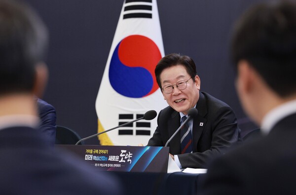 ▲ 이재명 대통령이 15일 서울 성북구 한국과학기술연구원(KIST)에서 열린 제1차 핵심규제 합리화 전략회의에서 발언하고 있다. /뉴시스