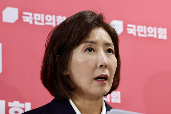 ▲ 나경원 국민의힘 의원이 15일 오후 서울 여의도 국회에서 조희대 대법원장에 대한 여당의 사퇴 요구 등 관련 입장 발표 기자회견을 하고 있다. /뉴시스