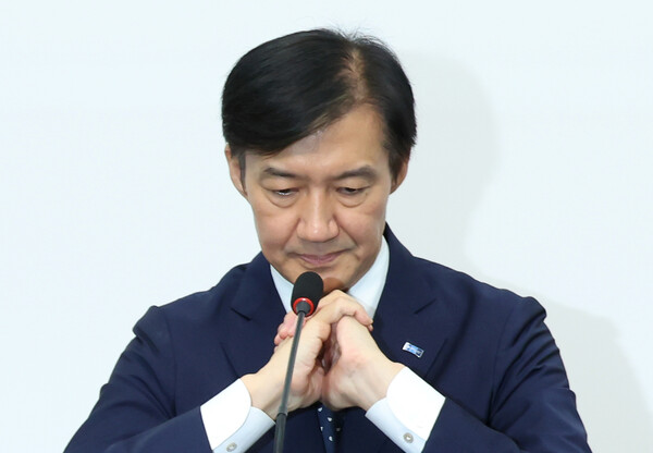 ▲ 생각에 잠긴 조국 비대위원장. /뉴시스
