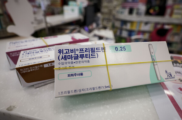 ▲ 서울 강남구의 한 약국에 덴마크 제약사 노보노디스크가 개발한 비만치료제 ‘위고비’가 놓여 있다. /뉴시스