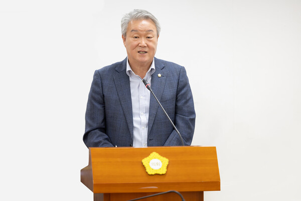 ▲ 행정기획위원회 조례안 심사에서 제안설명을 하고 있는 김철수 부의장.