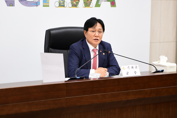 ▲ 군민통합위원회 운영위원회 주재하는 박용철 강화군수.