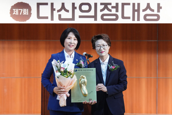 ▲ 광주시의회 이은채 의원, 제7회 다산의정대상 수상 기념사진.