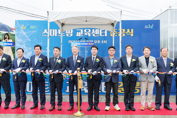 ▲ 주요 내빈 준공 기념 커팅식 사진.