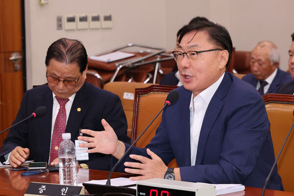 ▲ 이화영 전 경기도 평화부지사가 2일 오전 서울 여의도 국회에서 열린 법제사법위원회에서 열린 박상용 수원지검 부부장검사 탄핵소추사건 조사 청문회에 출석해 의원들의 질의에 답하고 있다. /뉴시스