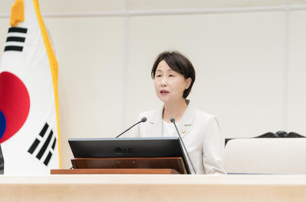 ▲ 유진선 의장이 제295회 임시회 제3차 본회의서 폐회사를 하고 있다.