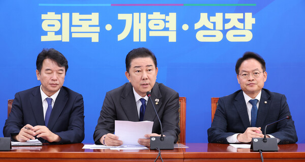 ▲ 김병기 더불어민주당 원내대표, 취임 100일 기자간담회. /뉴시스