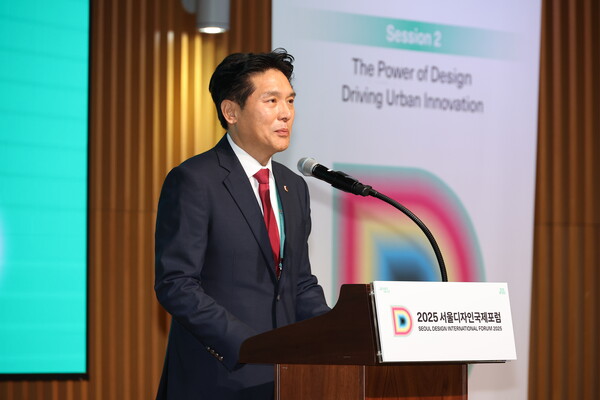 ▲ 김길영 도시계획균형위원회 위원장이 '2025 서울디자인국제포럼'에 참석해 축사를 하고 있다.