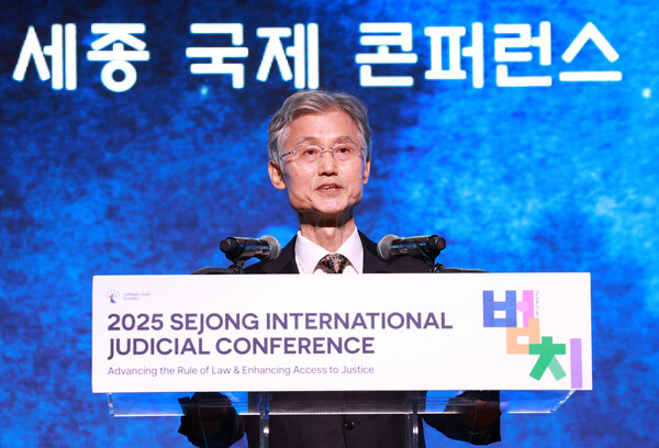 ▲ 조희대 대법원장이 9월 22일 오전 서울 중구 신라호텔에서 열린 2025 세종 국제 콘퍼런스에 참석해 축사를 하고 있다. /뉴시스