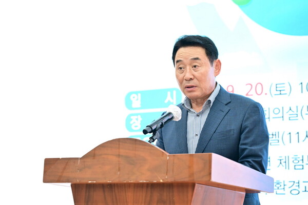 ▲ 백영현 포천시장이 '제6회 푸른 하늘의 날' 행사에 참석해 인사말을 하고 있다.