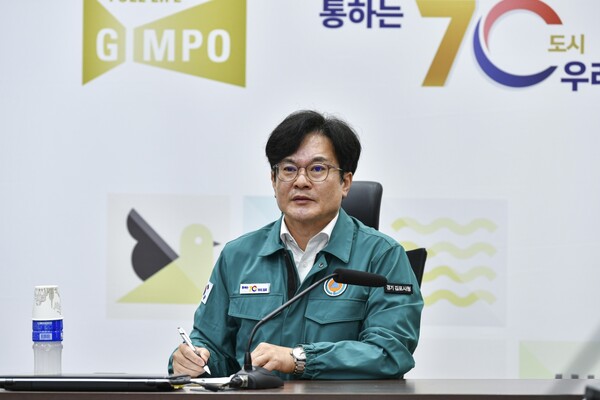 ▲ 김병수 시장이 지난 8월 재난안전대책본부를 가동하고 회의를 주재하고 있는 모습.