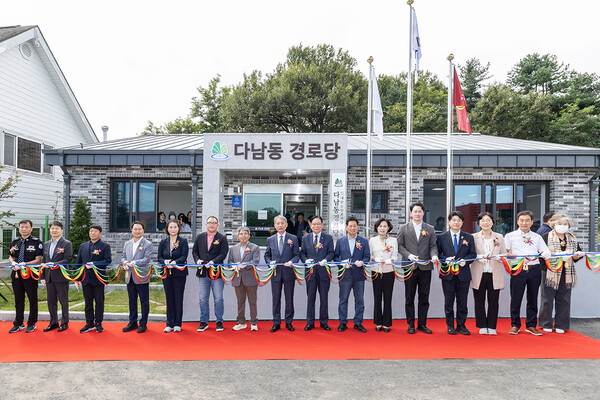 ▲ 계양구, 다남동 경로당 신축 기념 개관식 테이프 컷팅식.