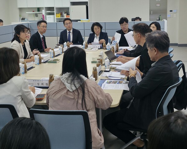 ▲ '동탄 현민초 옹벽 붕괴 민원관련 간담회' 개최 모습.