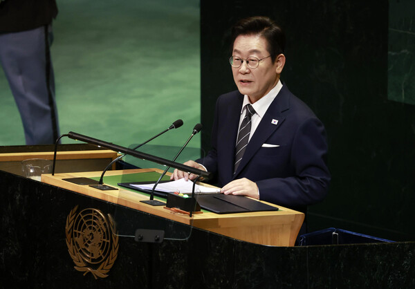 ▲ 이재명 대통령이 23일(현지 시간) 미국 뉴욕 유엔 본부에서 열린 제80차 유엔 총회에서 기조연설을 하고 있다. /뉴시스